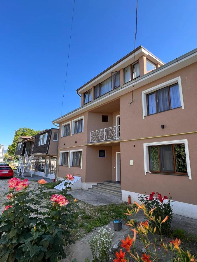 Premont Studios Ghimbav Екстериор снимка